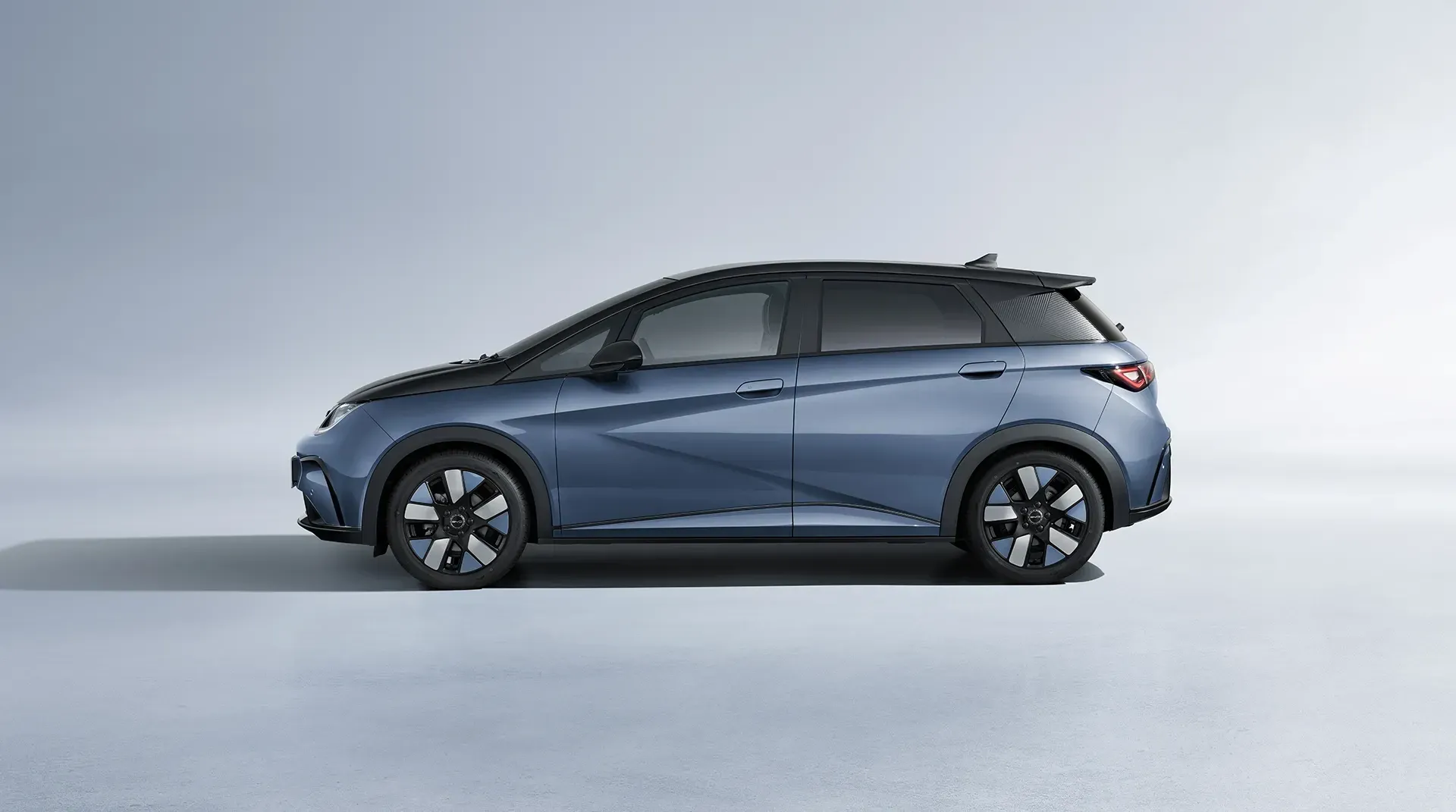 BYD Dolphin Extended Range thumbnail 3